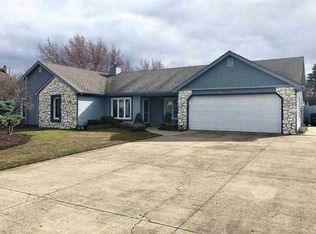 9303 Covington Woods Ct, Fort Wayne, IN 46804