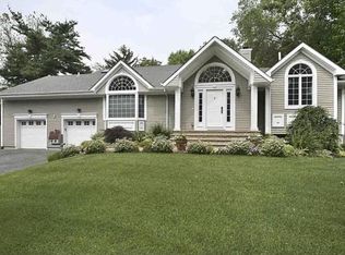 8 Odell Ct, Syosset, NY 11791