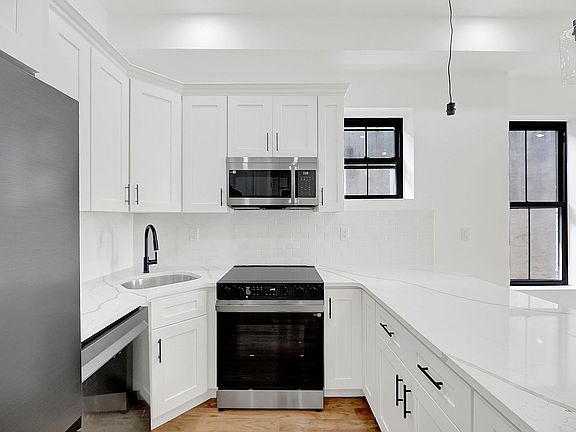 4th image of 656 Alabama Ave