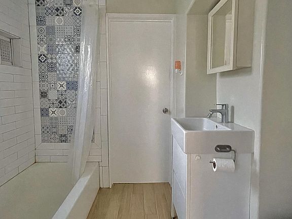 5th image of 763 N El Molino Ave