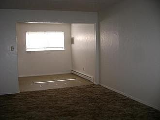 5th image of 20 NW Mission Blvd #742489206