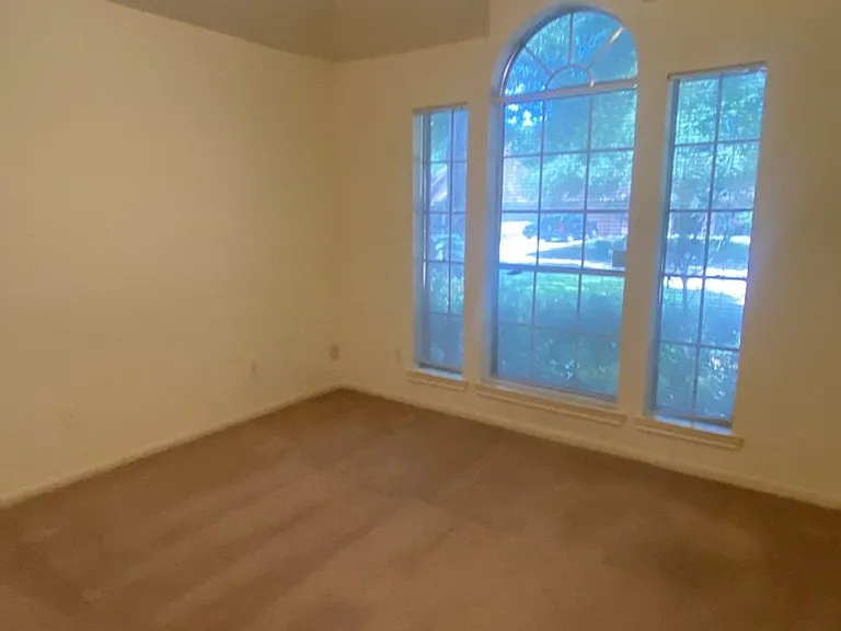 2222 Havenhouse Dr — Photo 2
