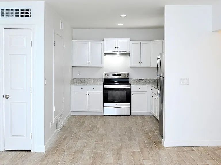 3302 E Presidio Rd — Photo 6