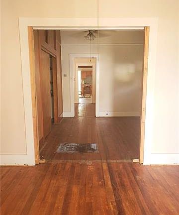 3rd image of 829-31 Monroe St