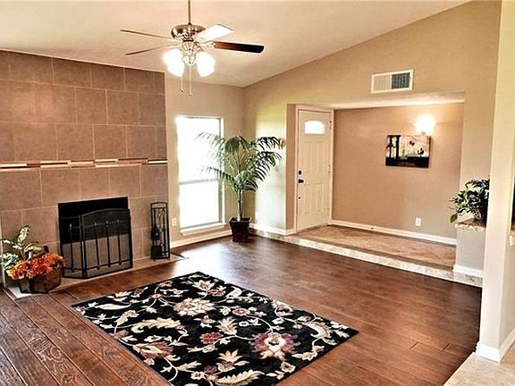 2nd image of 4704 Lemmon Ct