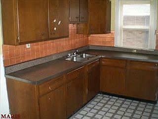 3rd image of 2142 Penfield Ave