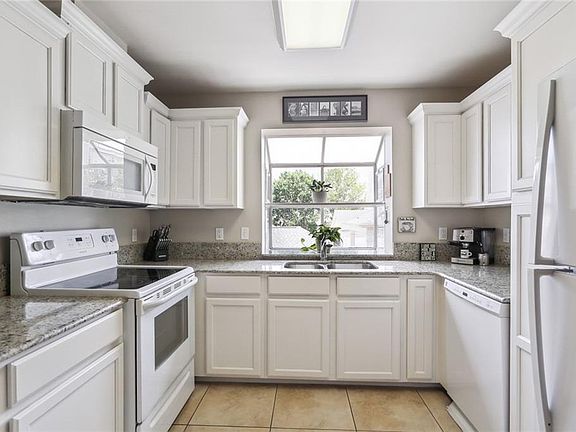 4th image of 836 Old Metairie Pl