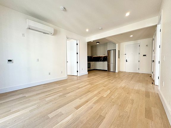 5th image of 260 Gold St #714G
