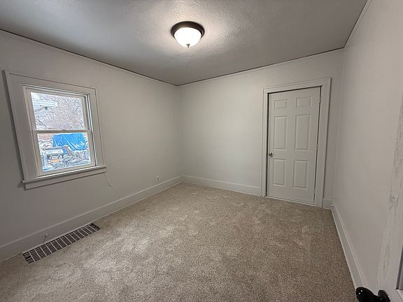 4th image of 117 11th Ave NE