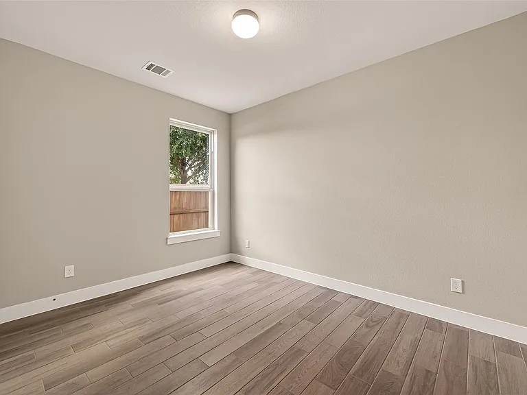 2619 Lilac Point Ln — Photo 29