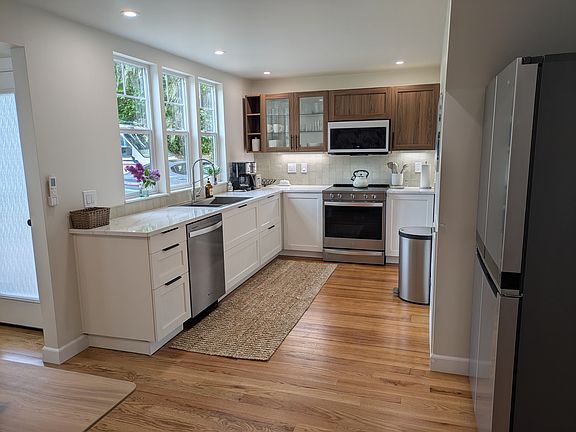 Brand-new kitchen cabinetry, Quartz countertop, and new appliances