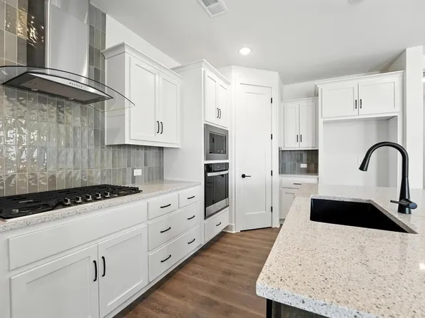 1432 N 163rd St, Basehor, KS 66007