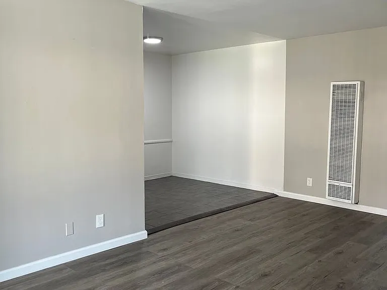 3904 Gibraltar Ave — Photo 1