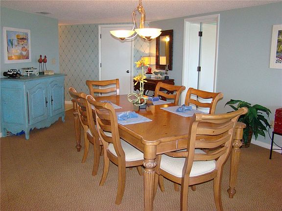 2nd image of 250/251 Sandcastles Ct #234