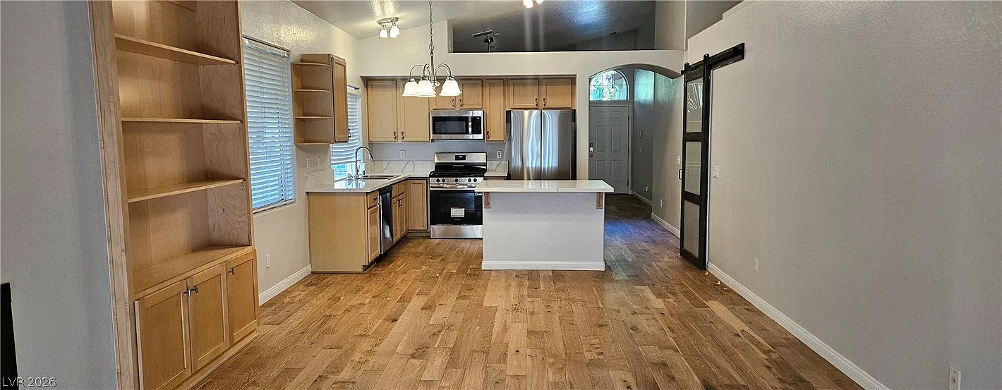 3 bed, 2.0 bath, 1664 sqft, $2,345 — Photo 1