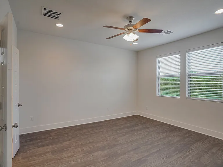 9102 Moonstone Dr — Photo 15