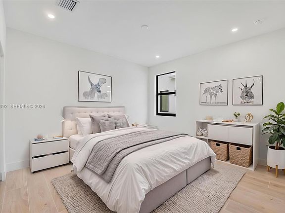 4th image of 2661 Johnson St