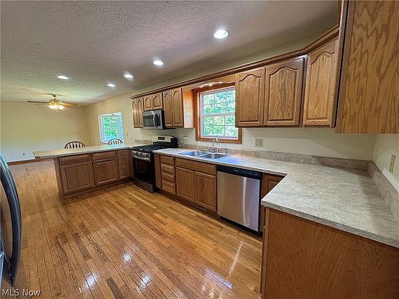 2nd image of 445 Calder Ridge Rd