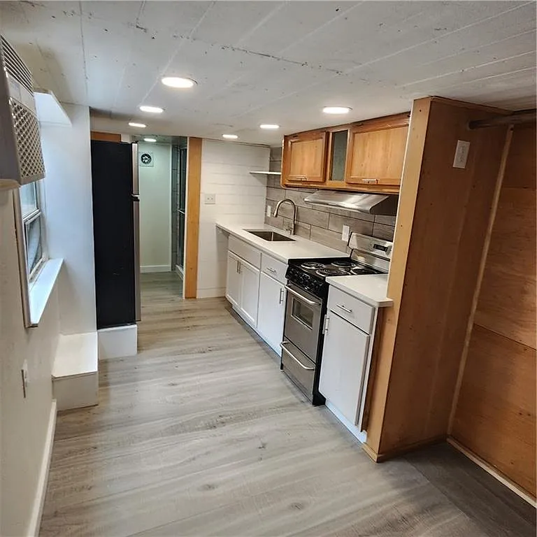 Studio, 1.0 bath, 150 sqft, $800 — Photo 3