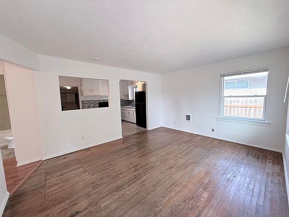 2nd image of 619 E Nebraska Ave