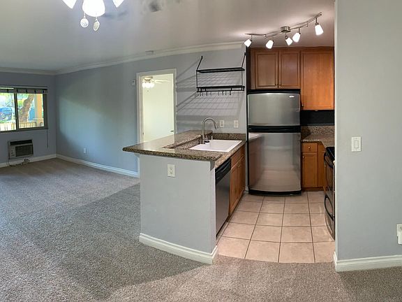 5th image of 1423 Graves Ave Unit 132