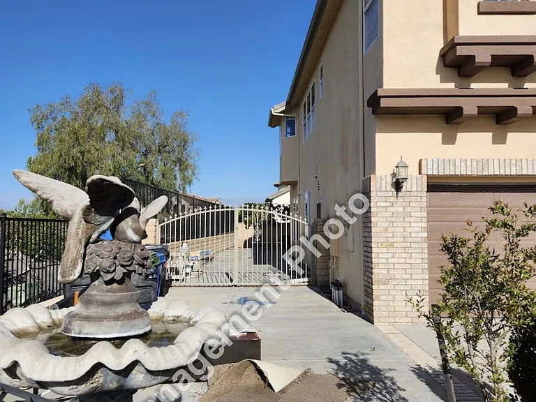 2759 Karoc Ct — Photo 4