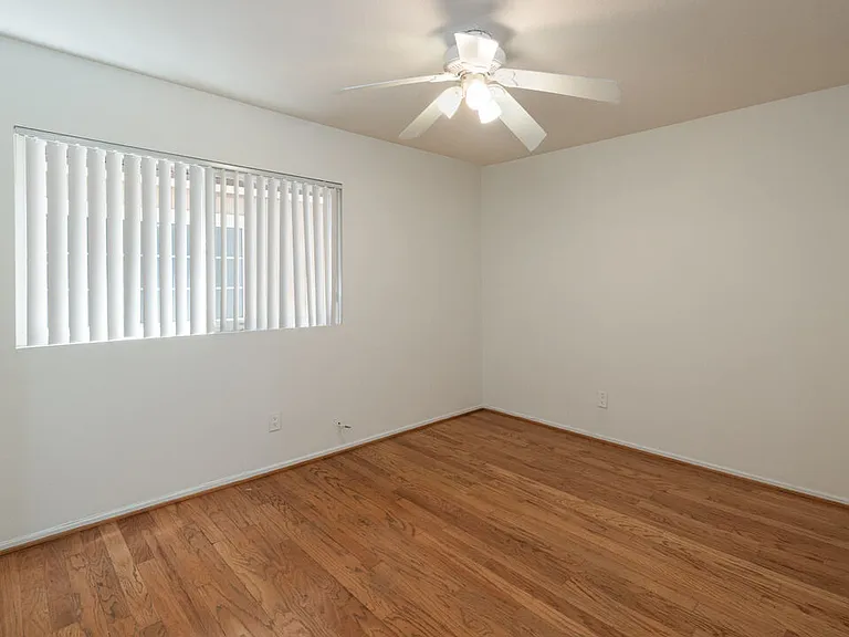 3102 Granville Ave — Photo 11