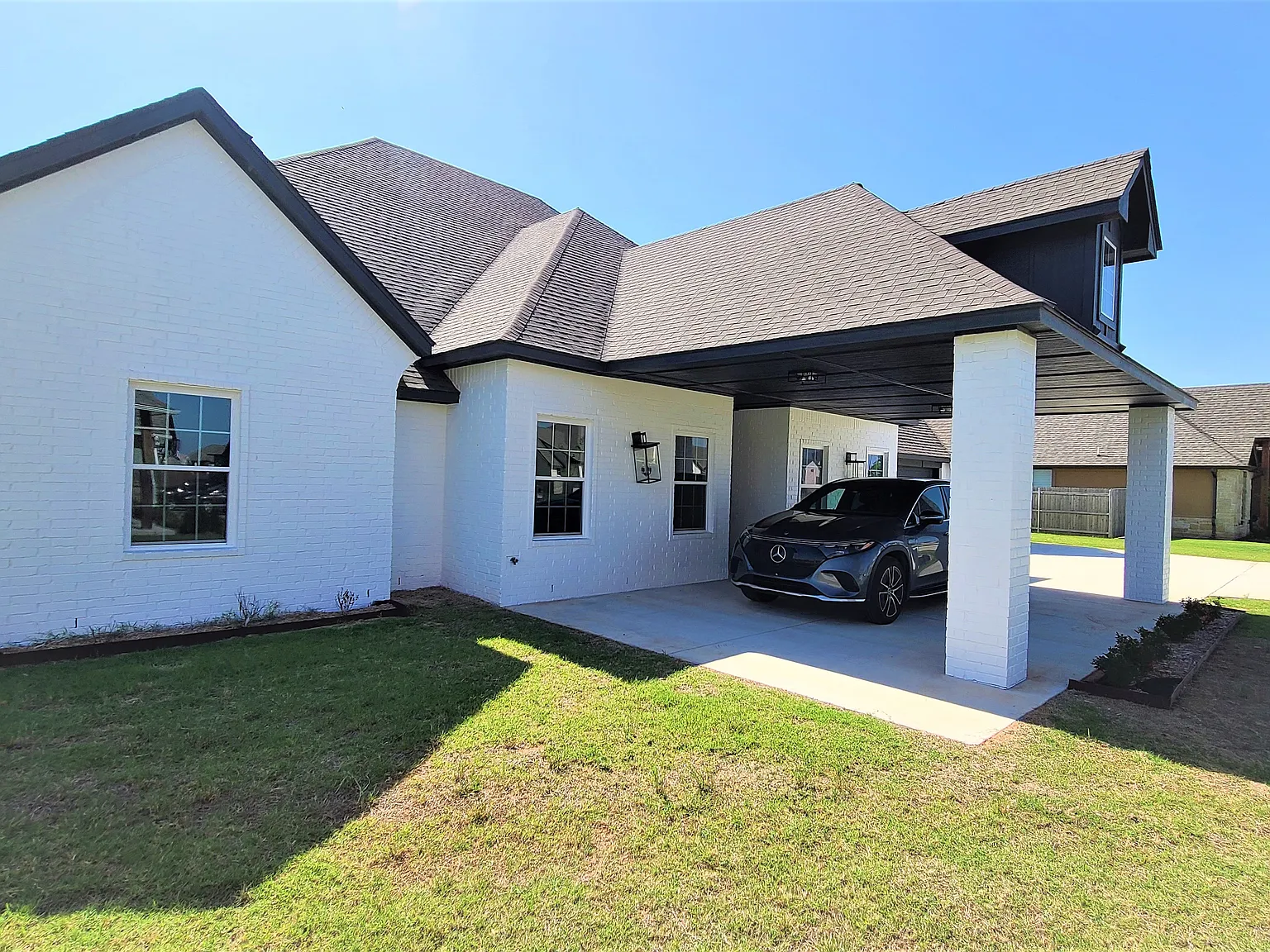 5 bed, 3398 sqft, $3,195 — Photo 2