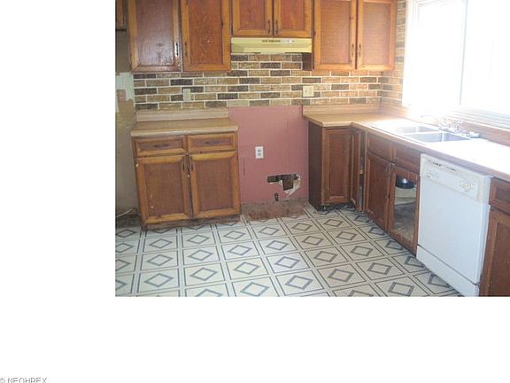 3rd image of 1516 Maplecrest Dr