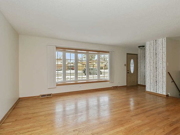 4th image of 211 N Normandy Dr