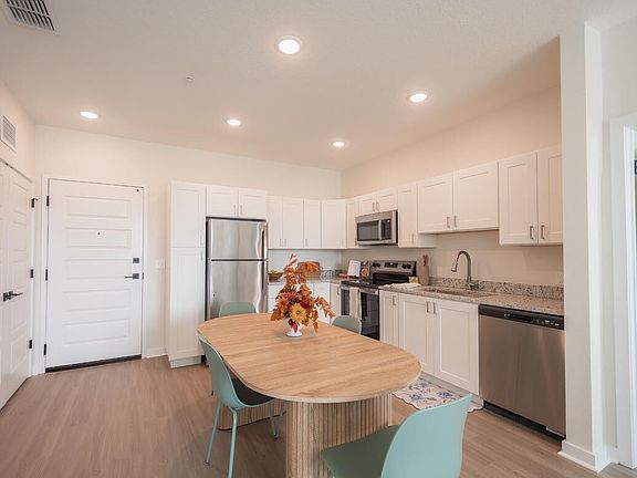 3rd image of 1260 Cleveland St #110