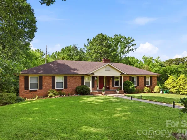 2620 Lynbridge Dr, Charlotte, NC 28226