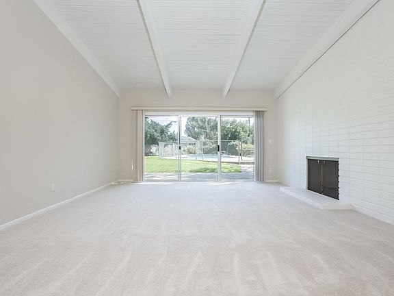 004-Living_Room-3772265-medium