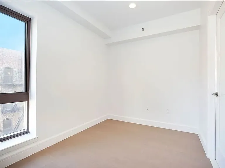 311 W 50th St #6B — Photo 8