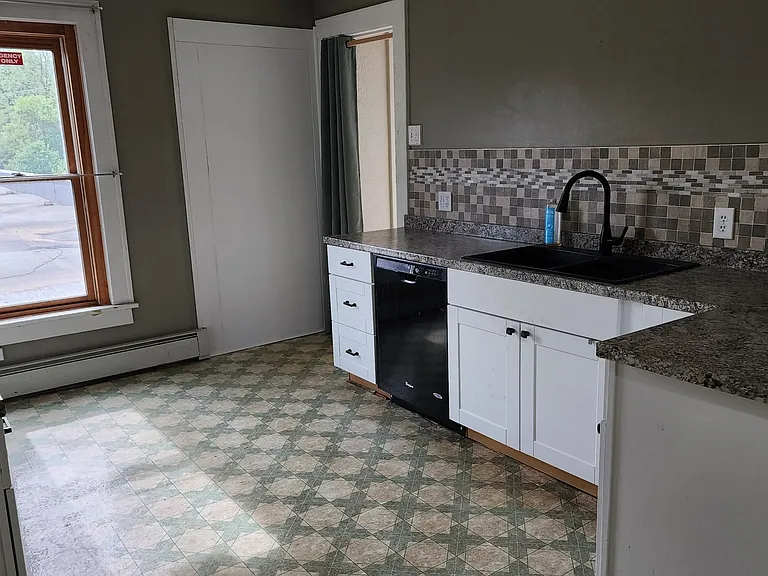 18 N Main St — Photo 11