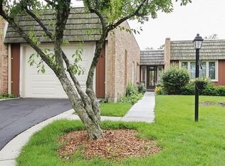 1821 Somerset Ln, Northbrook, IL