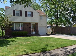 97 Hamilton Dr, Amherst, NY 14226