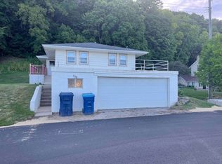 530 N Bluff St, Guttenberg, IA 52052