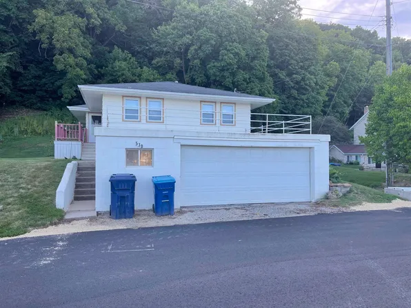 530 N Bluff St, Guttenberg, IA 52052