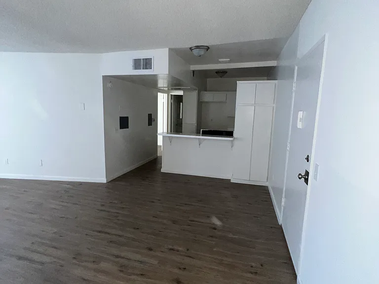 Lennox Lanai Apartments — Photo 48