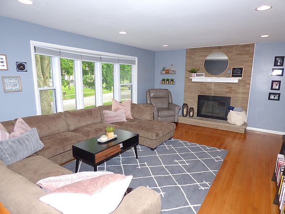 3rd image of 3857 Kirkshire Dr SE