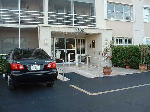 1st image of 1502 S Lakeside Dr APT 203