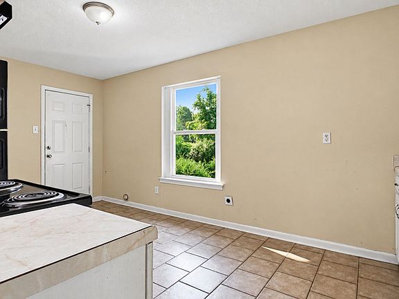 4th image of 2531 Lisa Ave