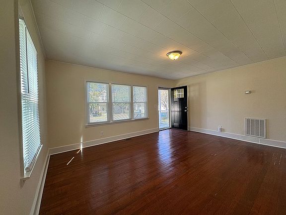 3rd image of 1101 Alden St