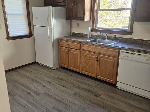2nd image of 80 N Welles Ave
