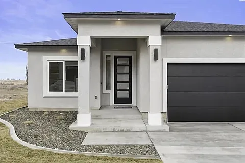 4 bed, 2209 sqft, $3,600 — Photo 2