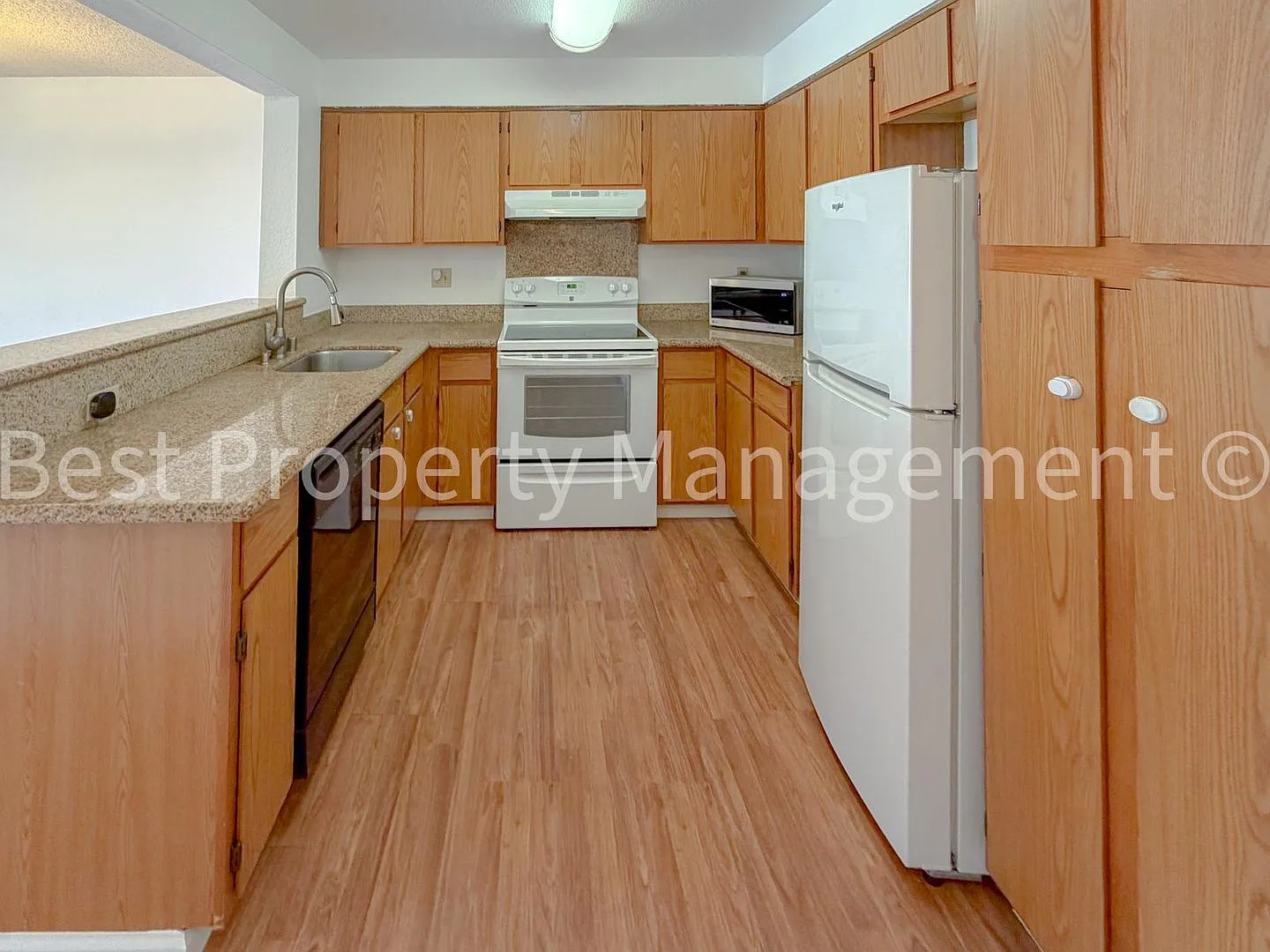 Perfect Shape Adobe Hills condo next to Fremont Bart. — Photo 4