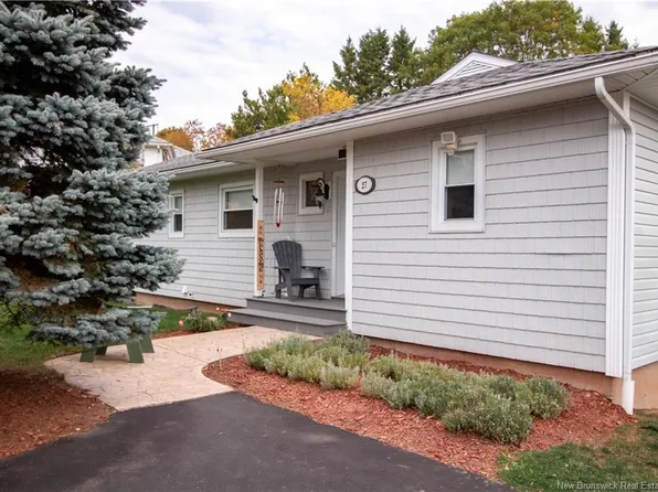 27 Maxwell Dr, Sussex, NB E4E 2E1