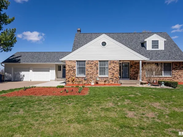 4620 Trails End Rd, Bettendorf, IA 52722