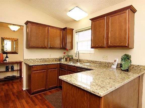 4th image of 7604 Tanglewood Ln